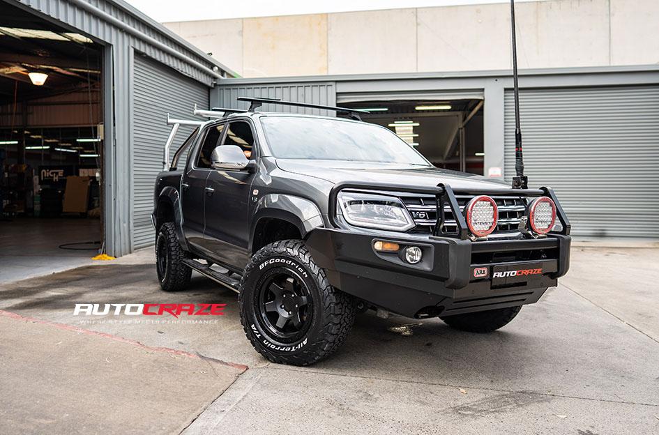VOLKSWAGEN AMAROK SIX MATTE BLACK
